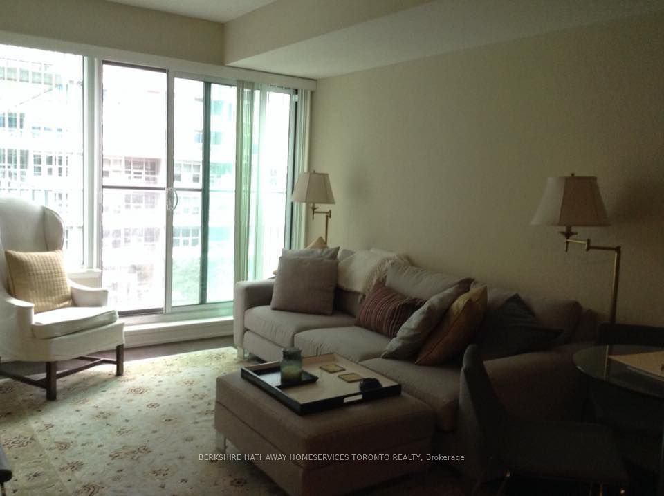 55 East Liberty St, unit 420 for rent - image #7