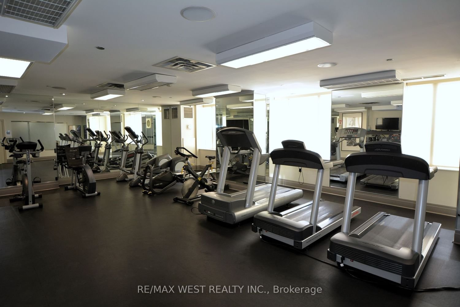 455 Rosewell Ave, unit 107 for sale - image #34