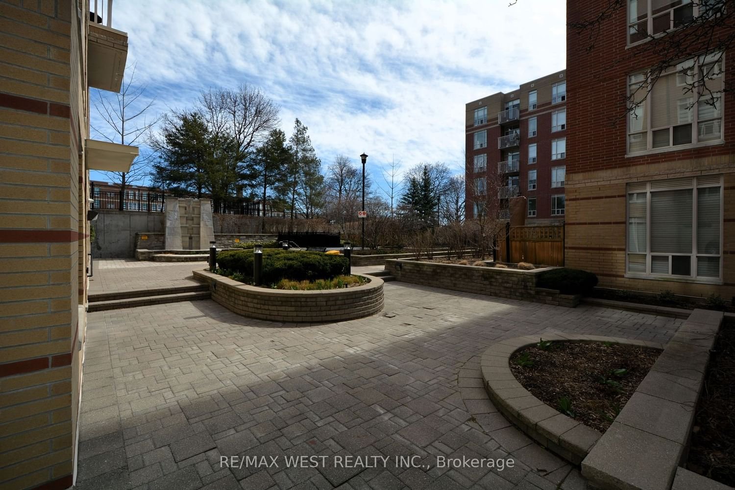 455 Rosewell Ave, unit 107 for sale - image #37