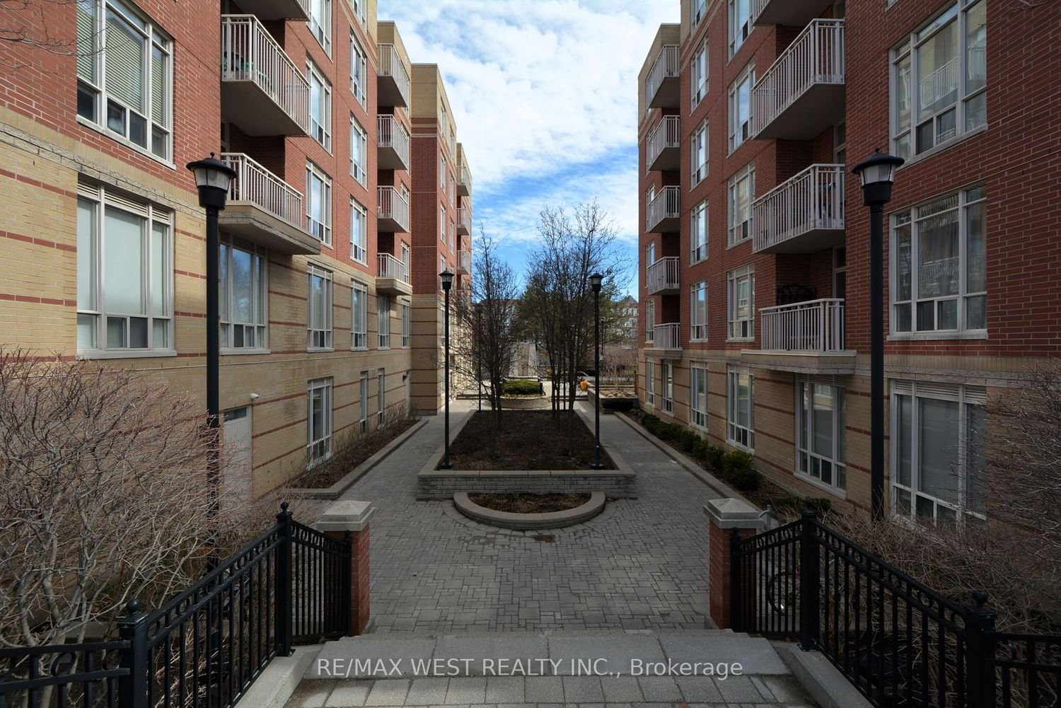 455 Rosewell Ave, unit 107 for sale - image #38