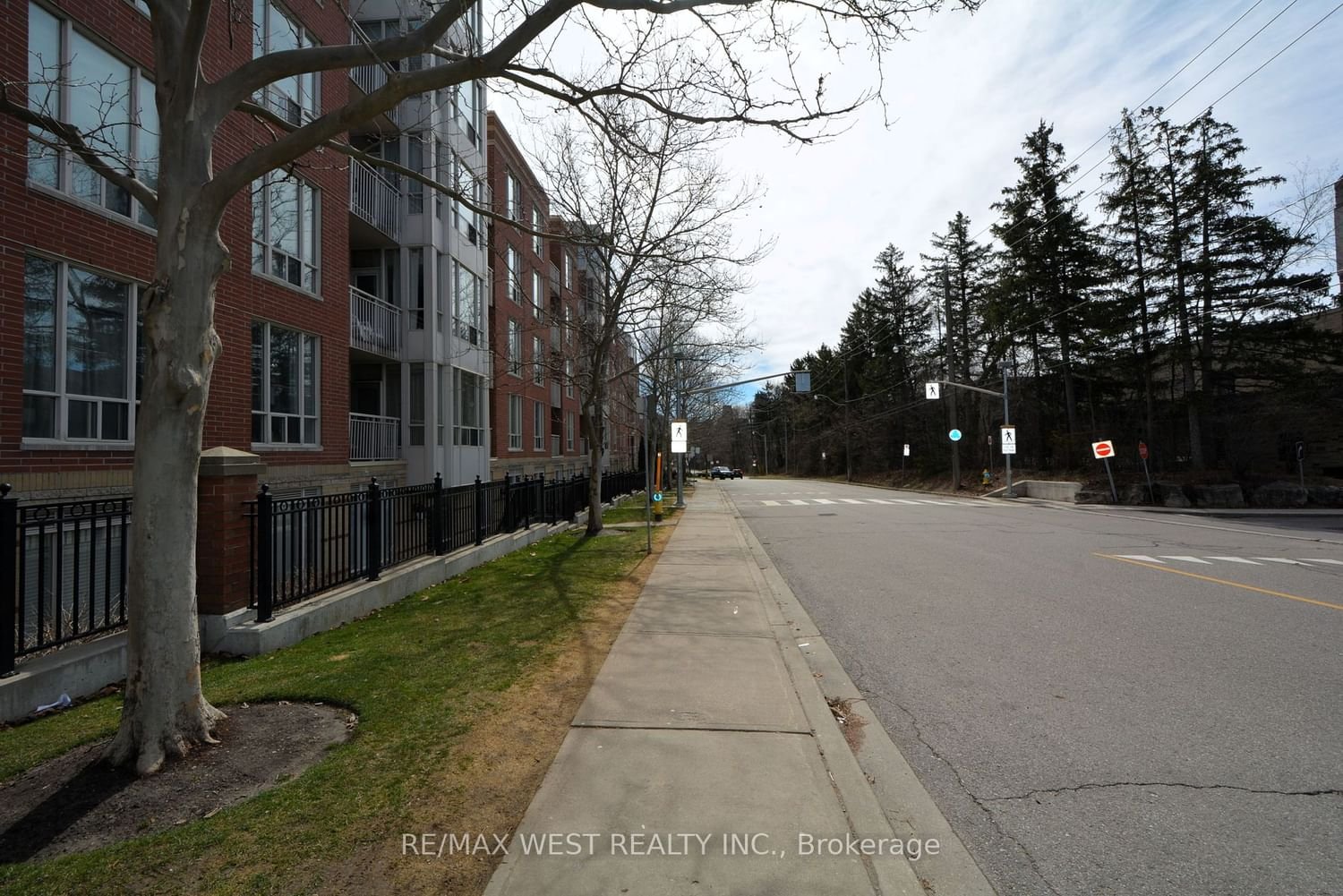 455 Rosewell Ave, unit 107 for sale - image #39