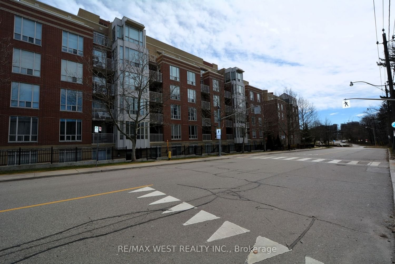 455 Rosewell Ave, unit 107 for sale - image #40