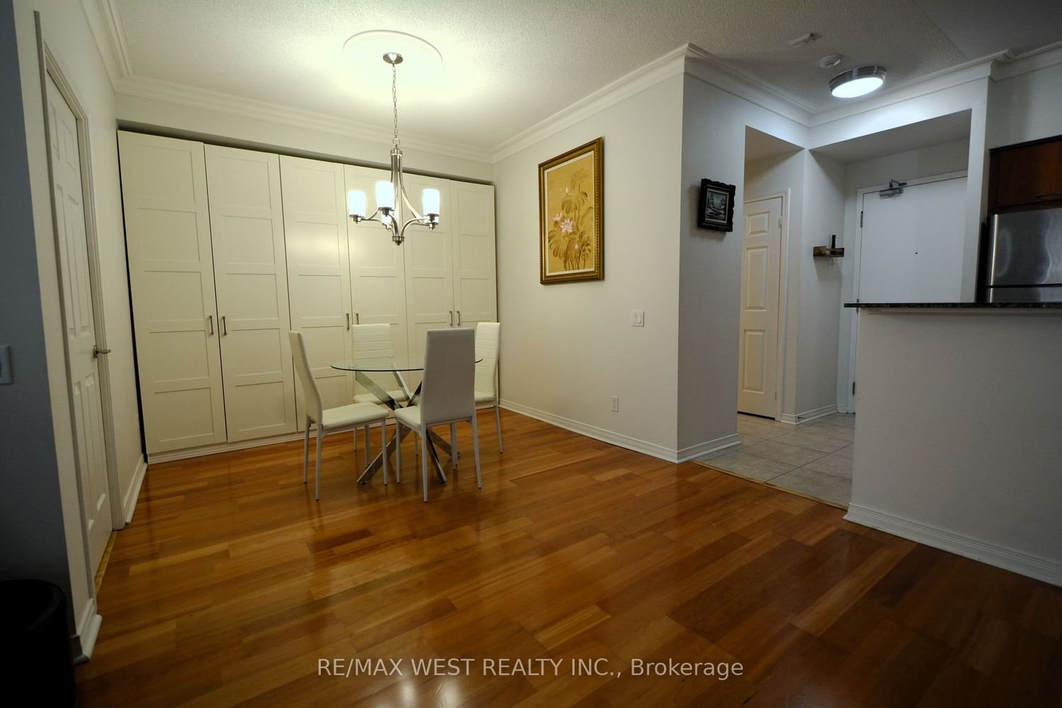 455 Rosewell Ave, unit 107 for sale - image #5