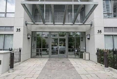 35 Hollywood Ave, unit 917 for rent - image #1