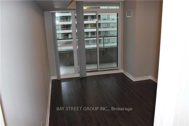 35 Hollywood Ave, unit 917 for rent - image #10