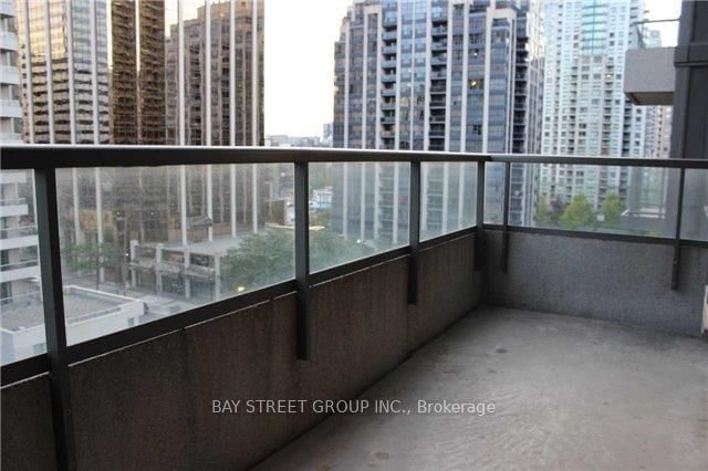 35 Hollywood Ave, unit 917 for rent - image #12