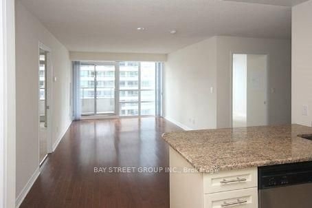 35 Hollywood Ave, unit 917 for rent - image #3