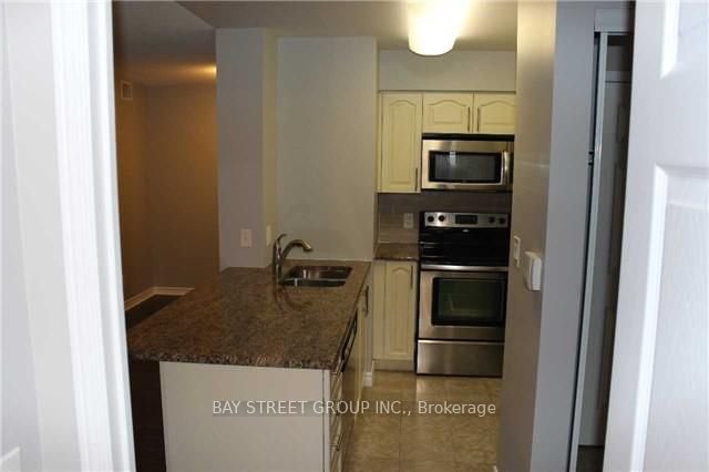 35 Hollywood Ave, unit 917 for rent - image #5