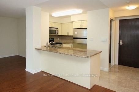 35 Hollywood Ave, unit 917 for rent - image #6