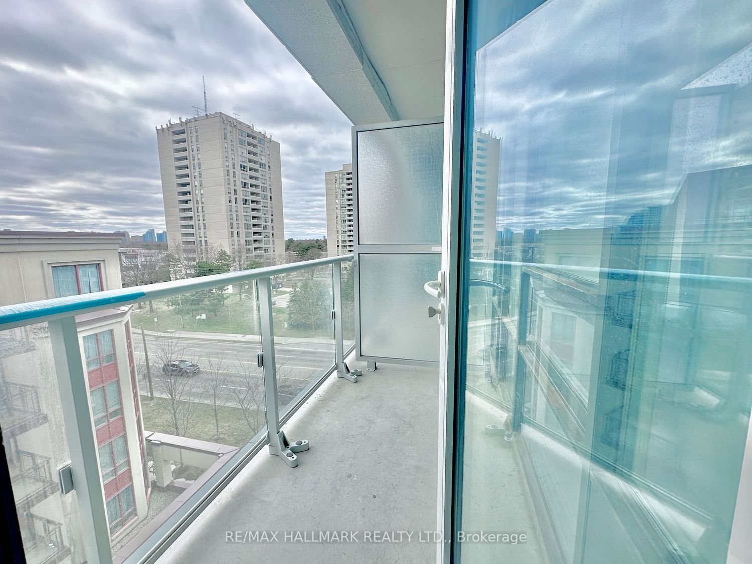 621 Sheppard Ave N, unit 715 for rent - image #36