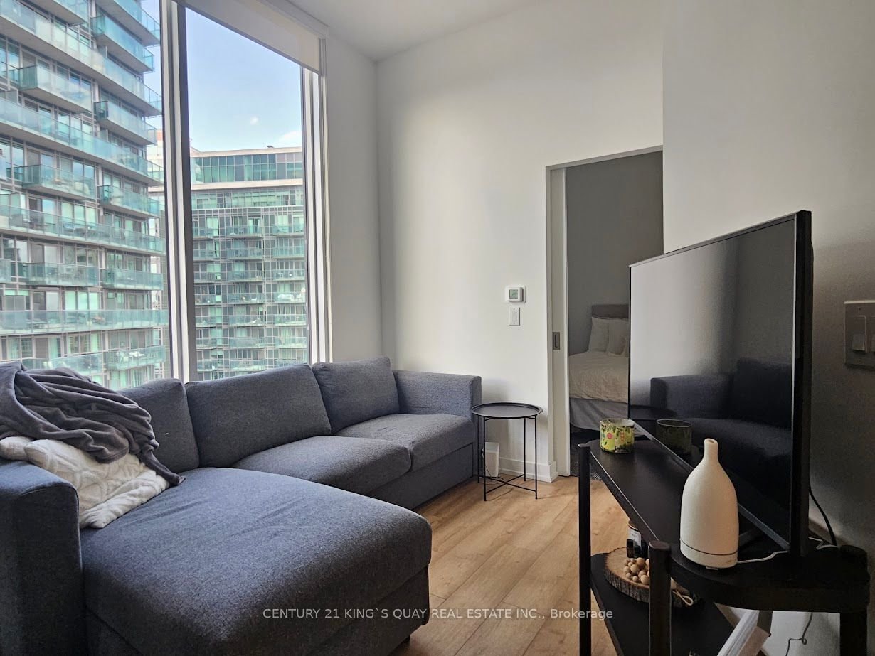 135 East Liberty St W, unit 809 for rent - image #6