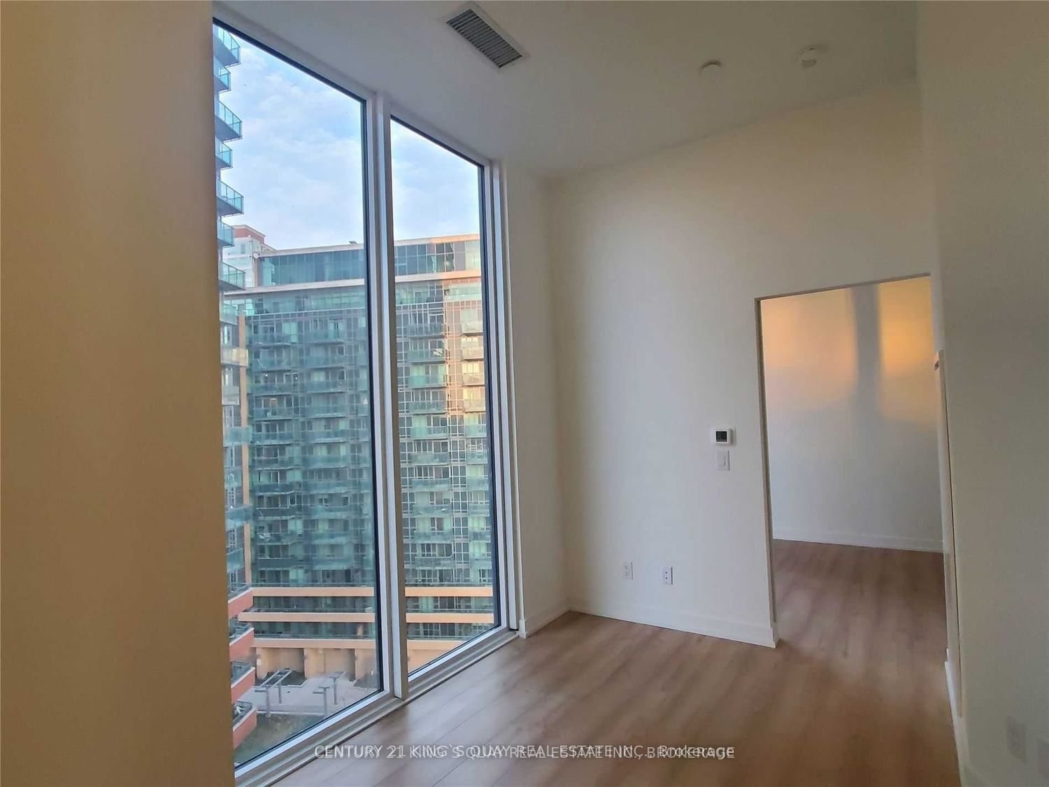 135 East Liberty St W, unit 809 for rent - image #7