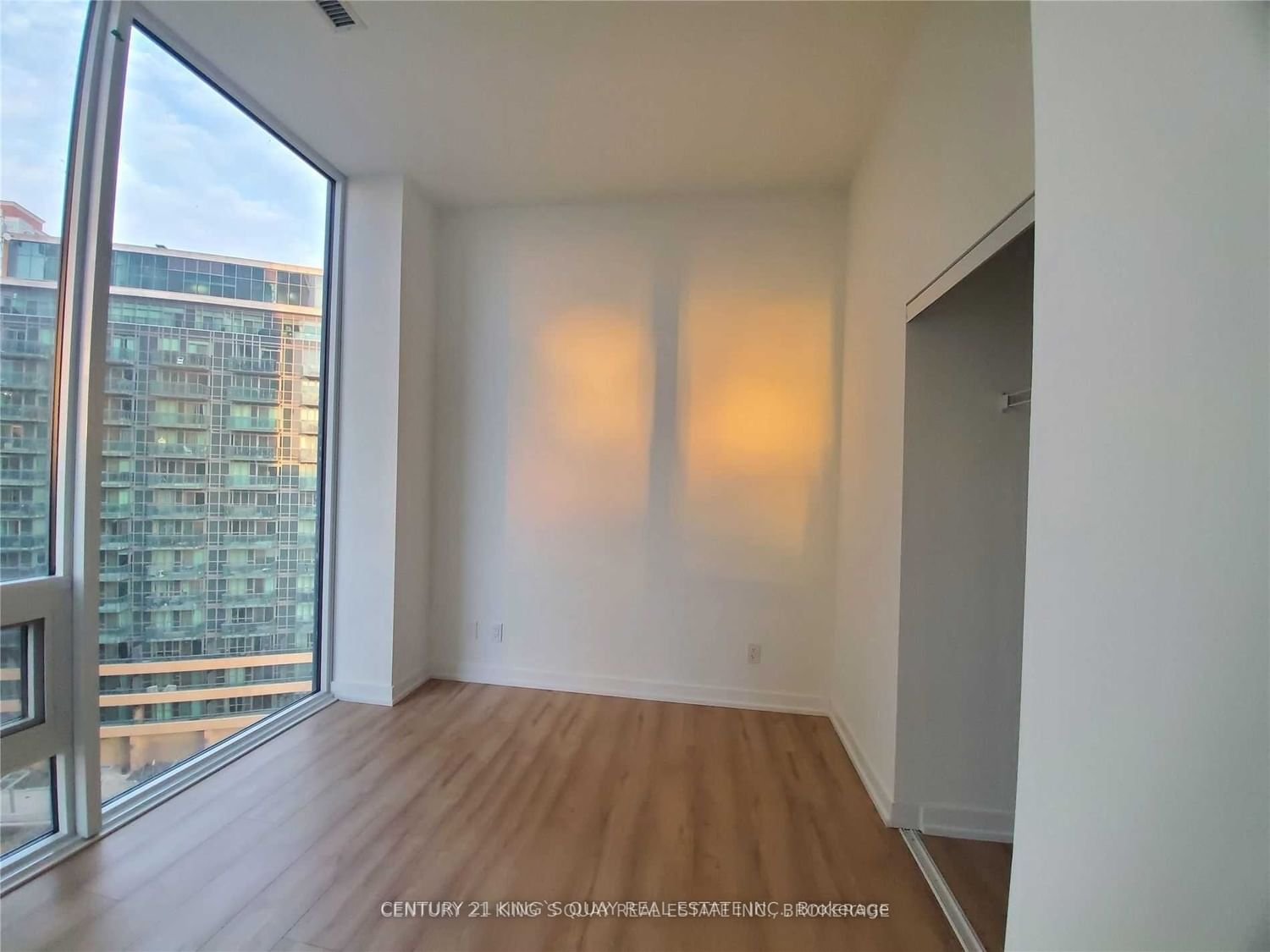 135 East Liberty St W, unit 809 for rent - image #8