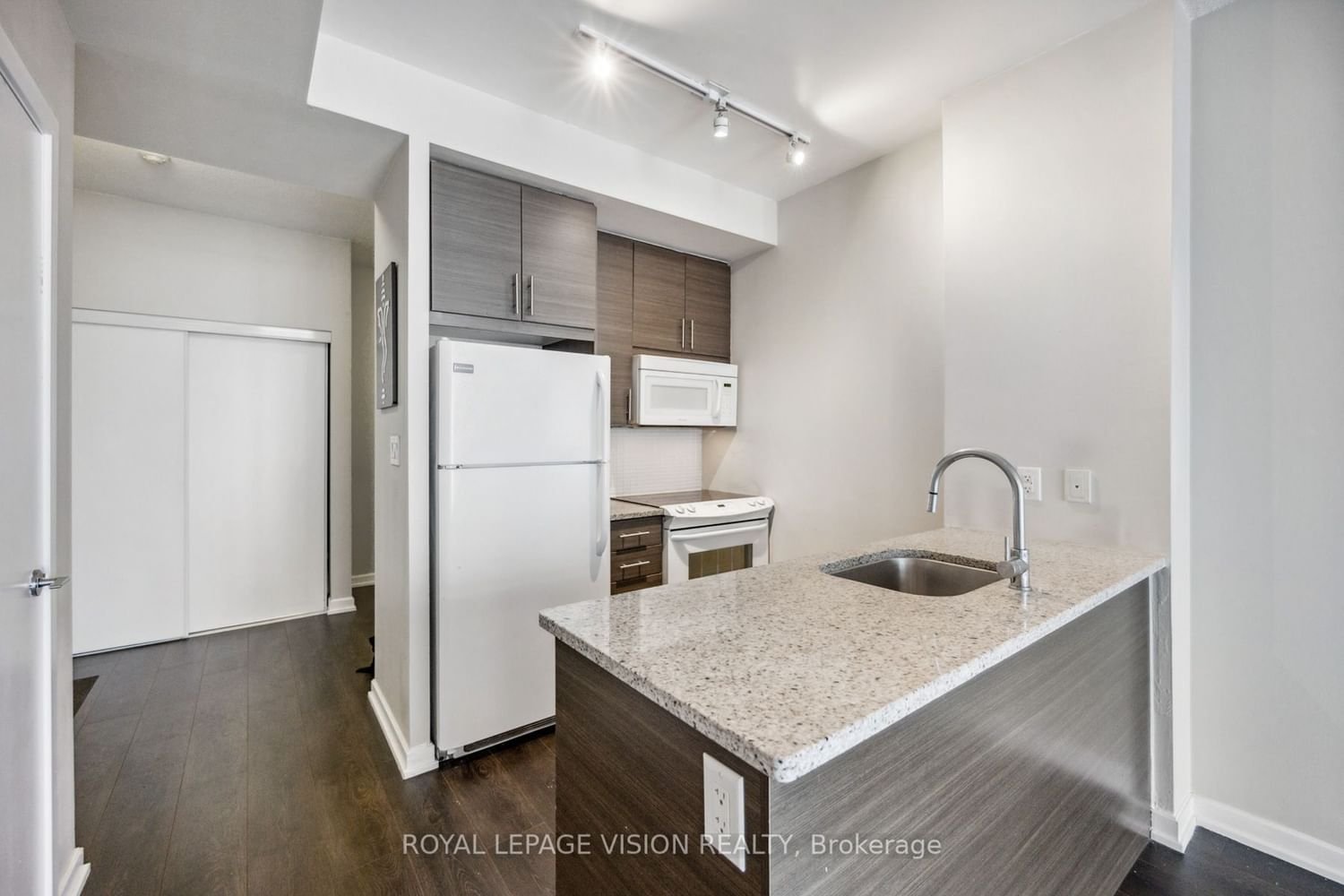 70 Forest Manor Rd, unit 901 for rent - image #13