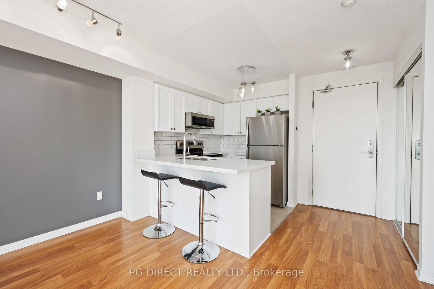 18 Valley Woods Rd, unit 611 for sale - image #2
