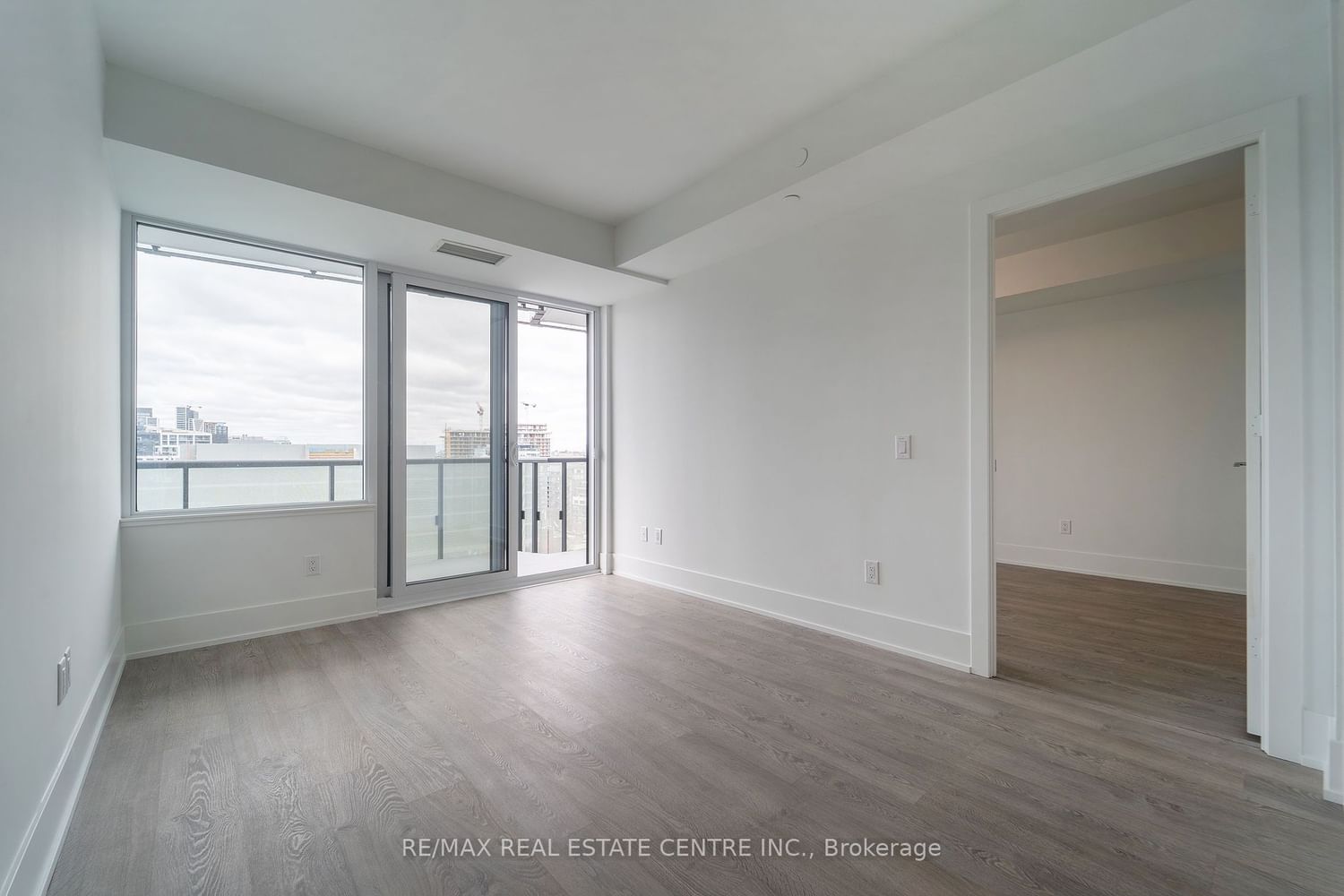 480 Front St W, unit 1002 for sale