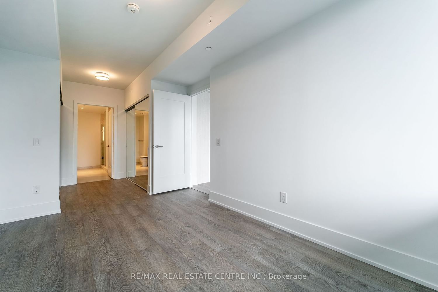 480 Front St W, unit 1002 for sale