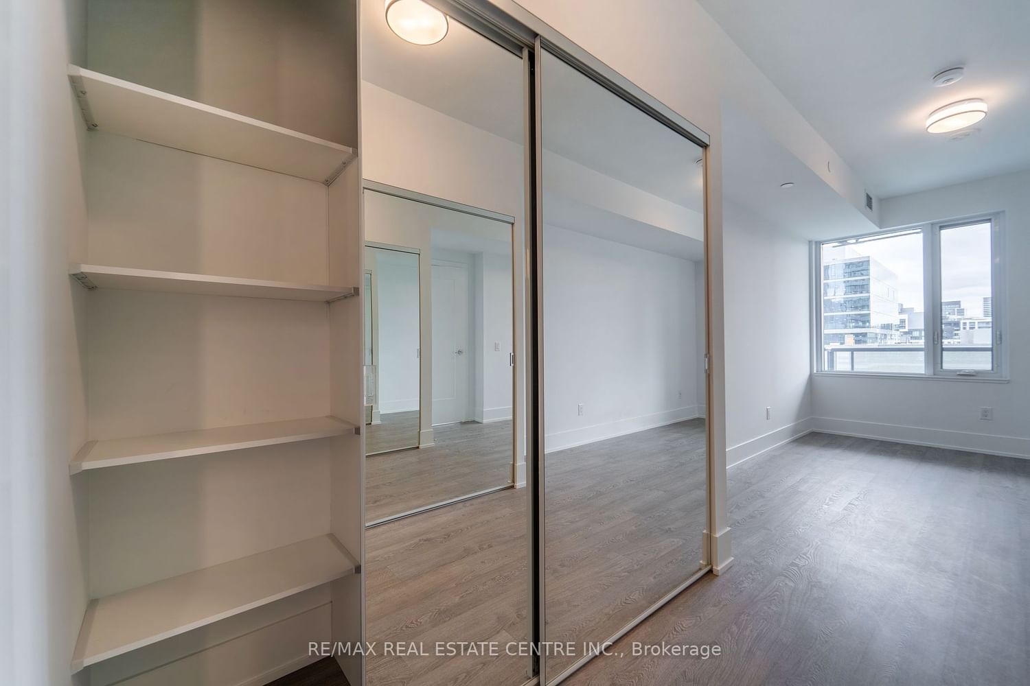 480 Front St W, unit 1002 for sale