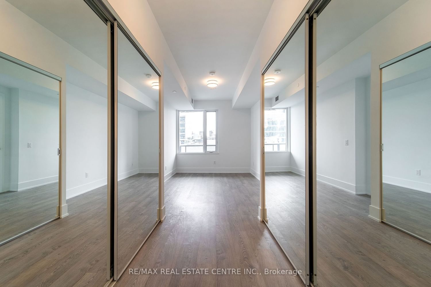 480 Front St W, unit 1002 for sale