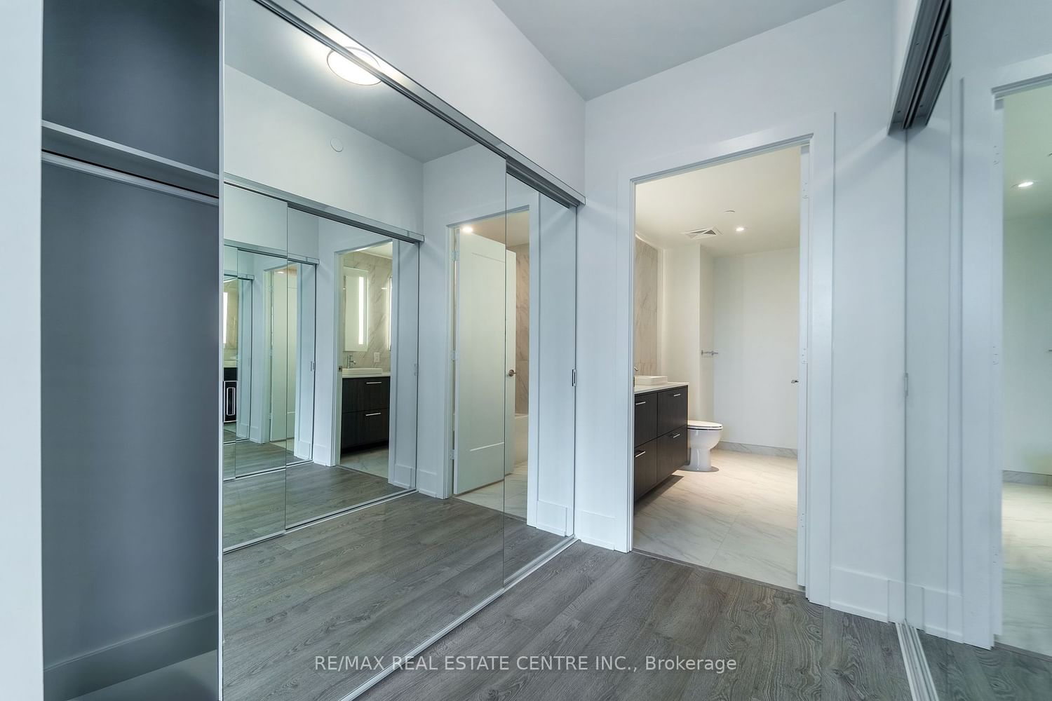 480 Front St W, unit 1002 for sale