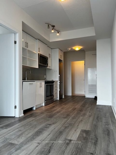128 Fairview Mall Dr, unit 1006 for rent - image #4