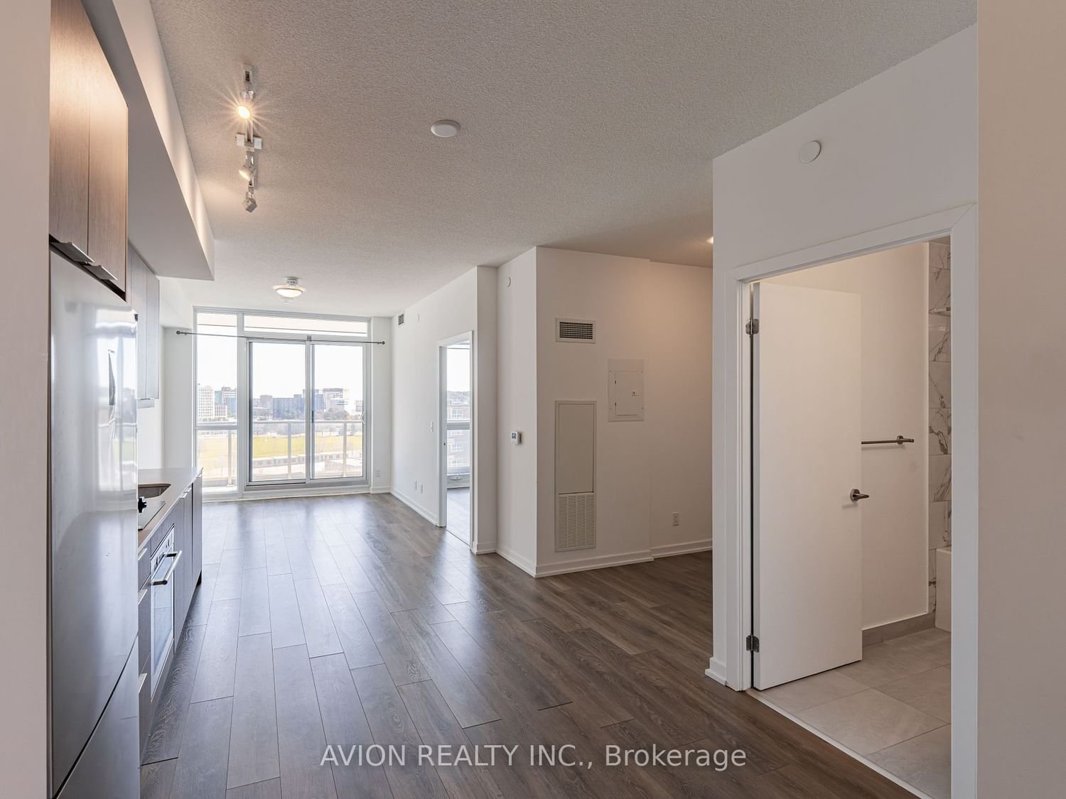 36 Forest Manor Rd, unit 902 for rent - image #4