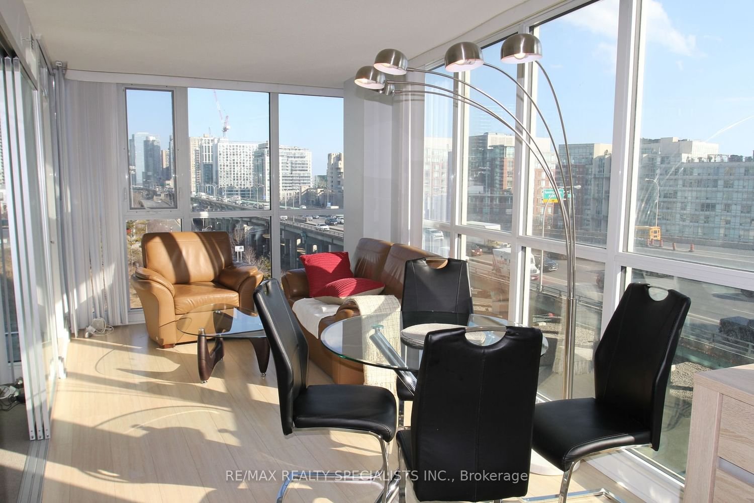 75 Queens Wharf Rd, unit 707 for sale - image #2