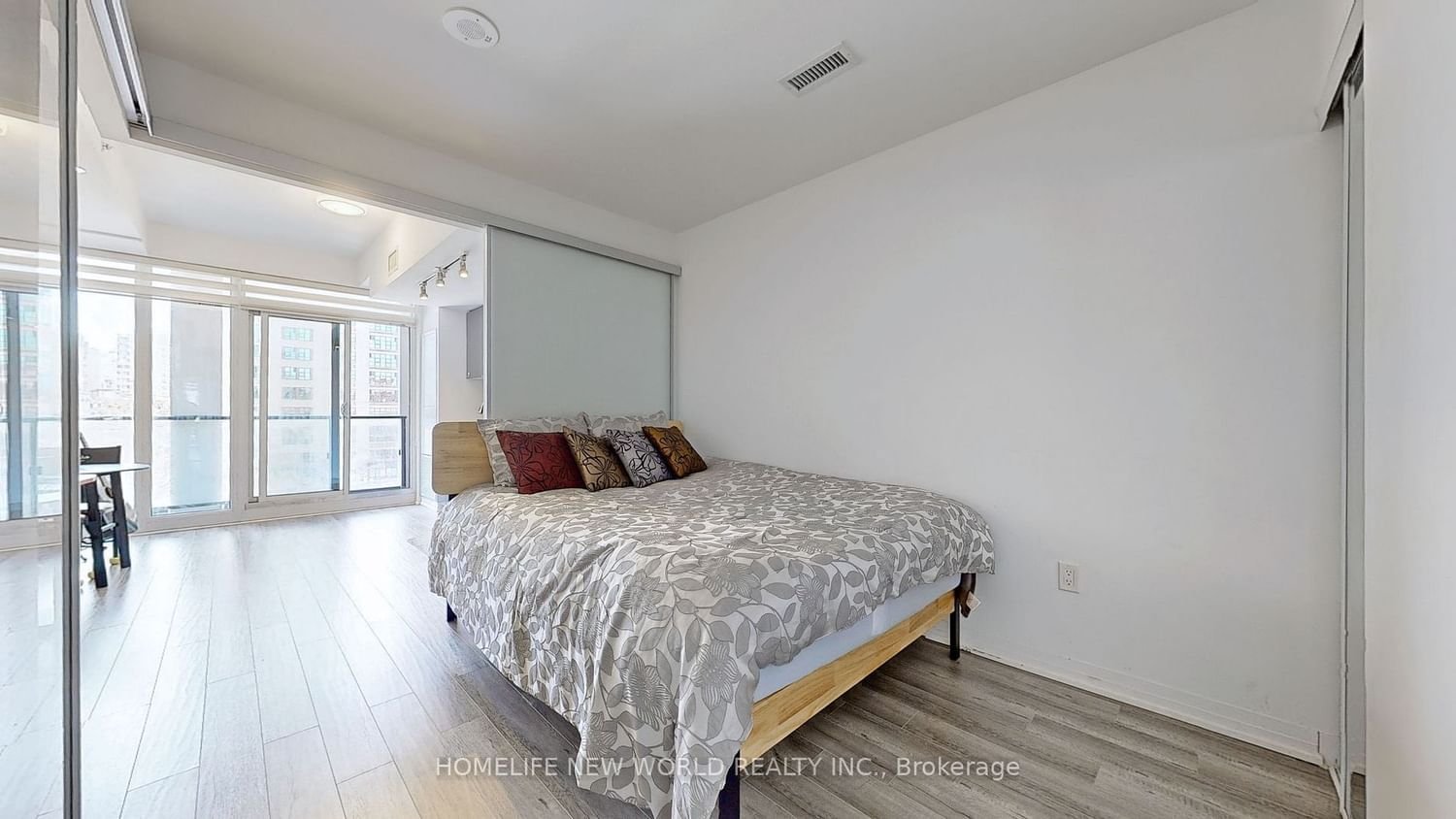 251 Jarvis St, unit 419 for rent - image #17