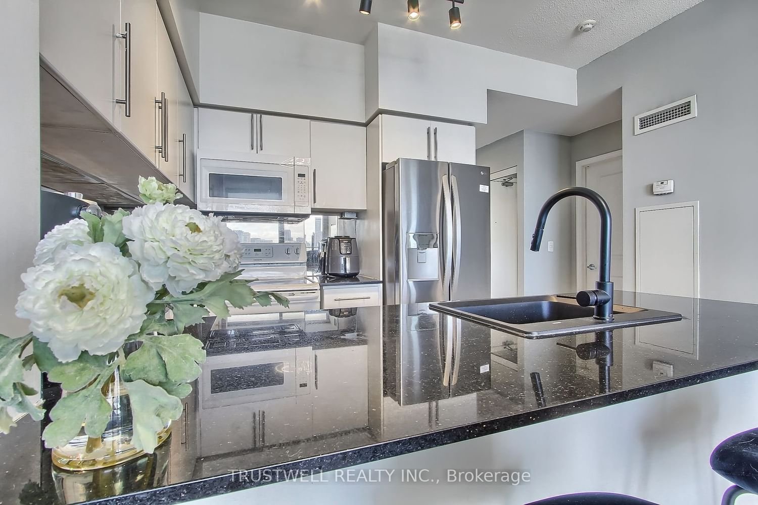 2885 Bayview Ave, unit 611 for sale - image #14