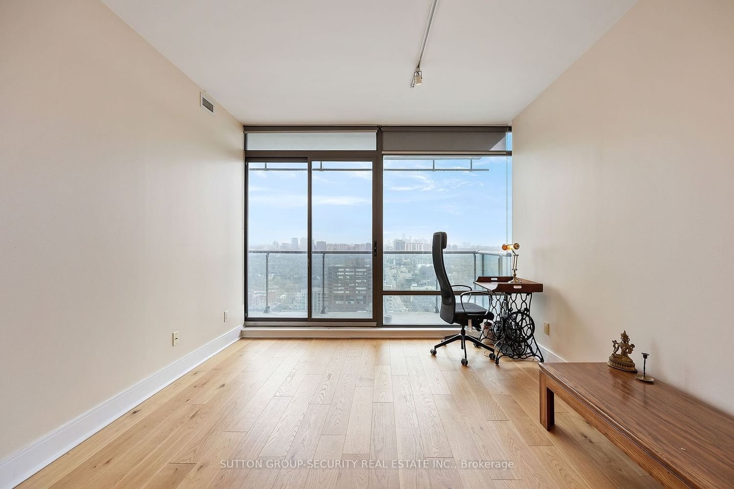 18 Yorkville Ave, unit 2706 for rent - image #4