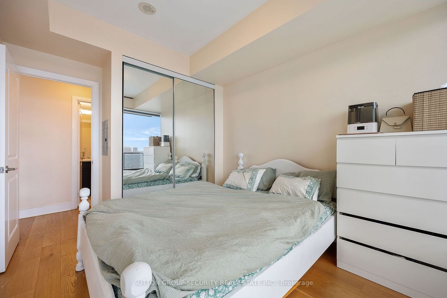 18 Yorkville Ave, unit 2706 for rent - image #8