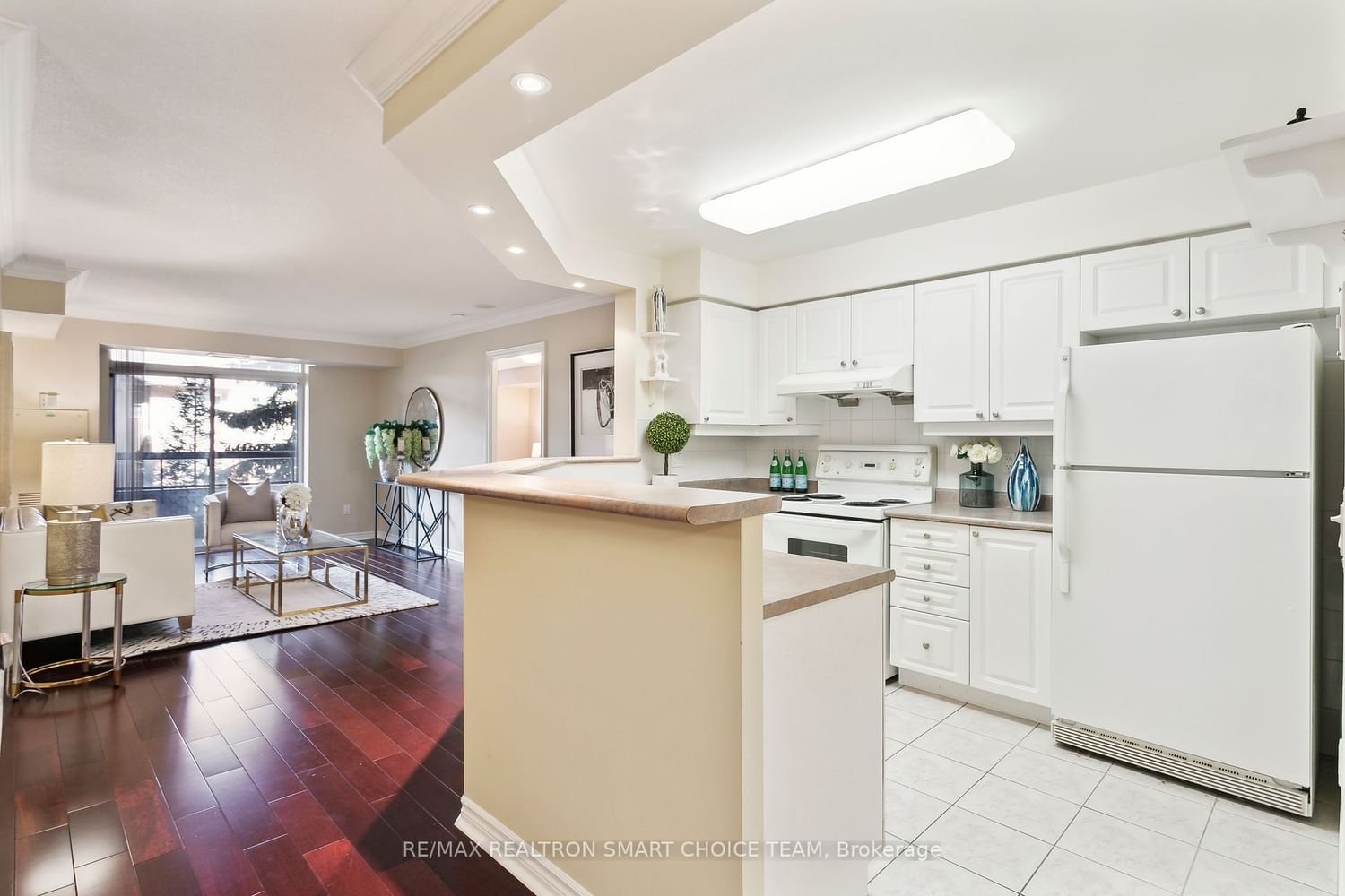 18 Sommerset Way, unit 302 for sale - image #8