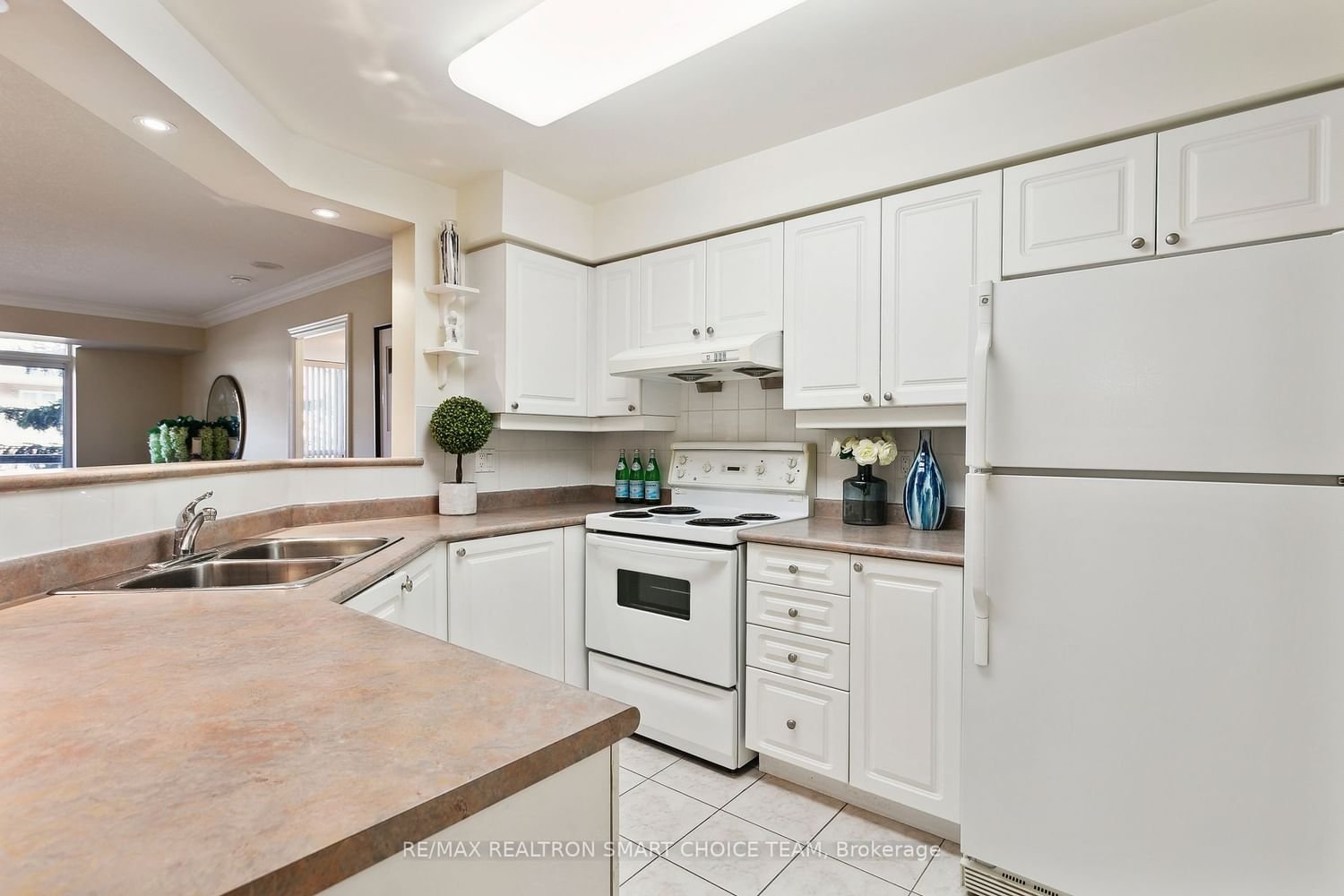 18 Sommerset Way, unit 302 for sale - image #9