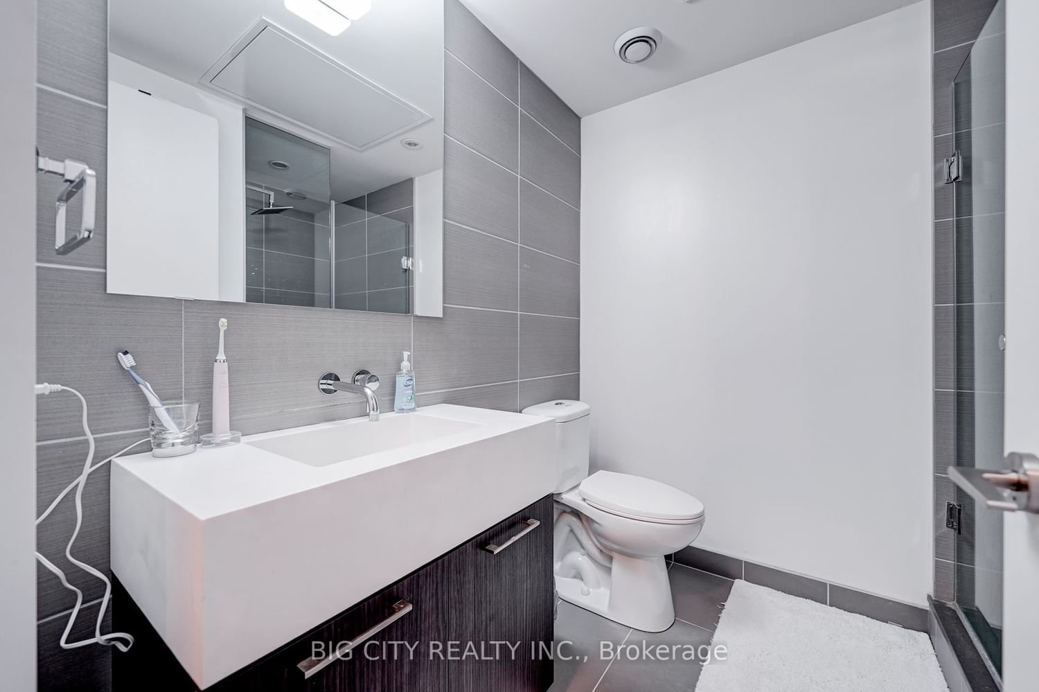 560 King St W, unit 701 for rent - image #13