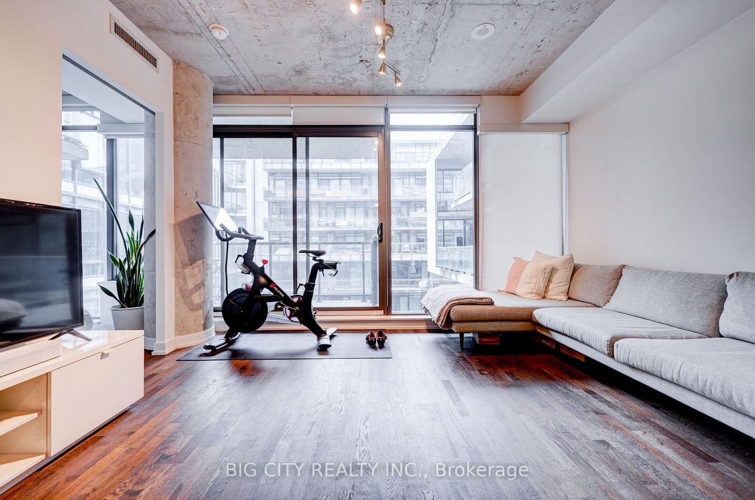560 King St W, unit 701 for rent - image #7