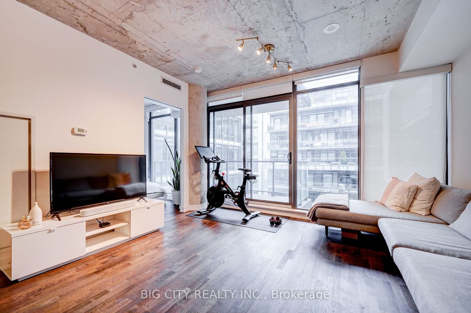 560 King St W, unit 701 for rent - image #8