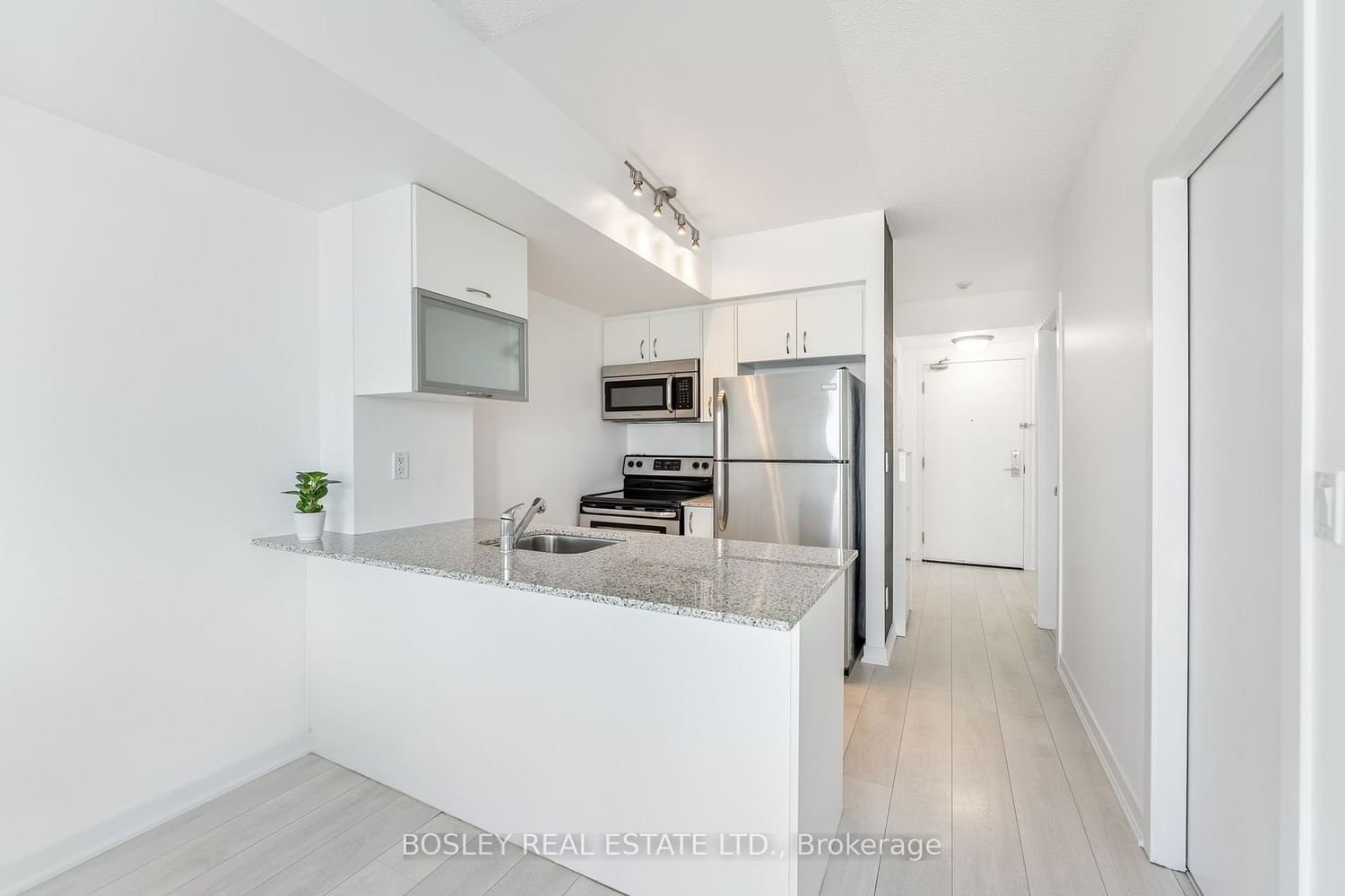 59 East Liberty St, unit 1710 for rent - image #2