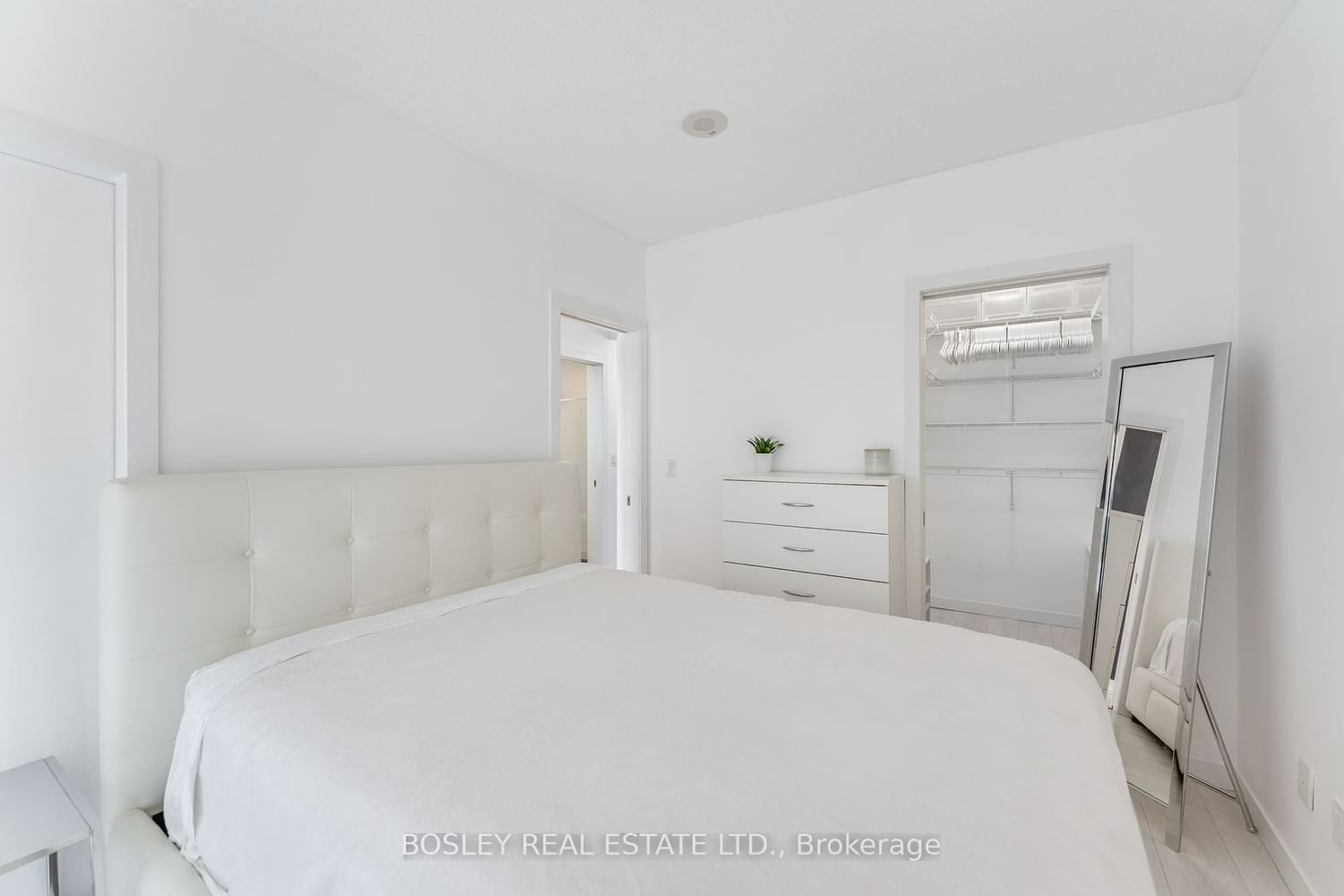 59 East Liberty St, unit 1710 for rent - image #8