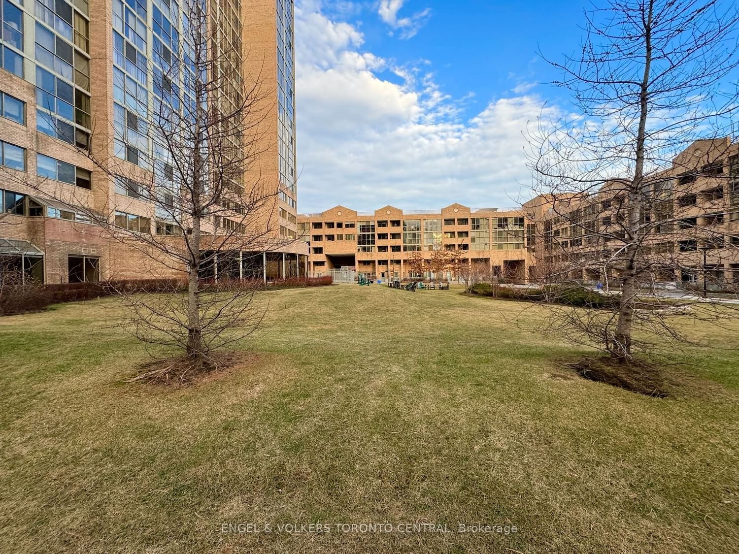 60 Homewood Ave, unit 512 for rent - image #16