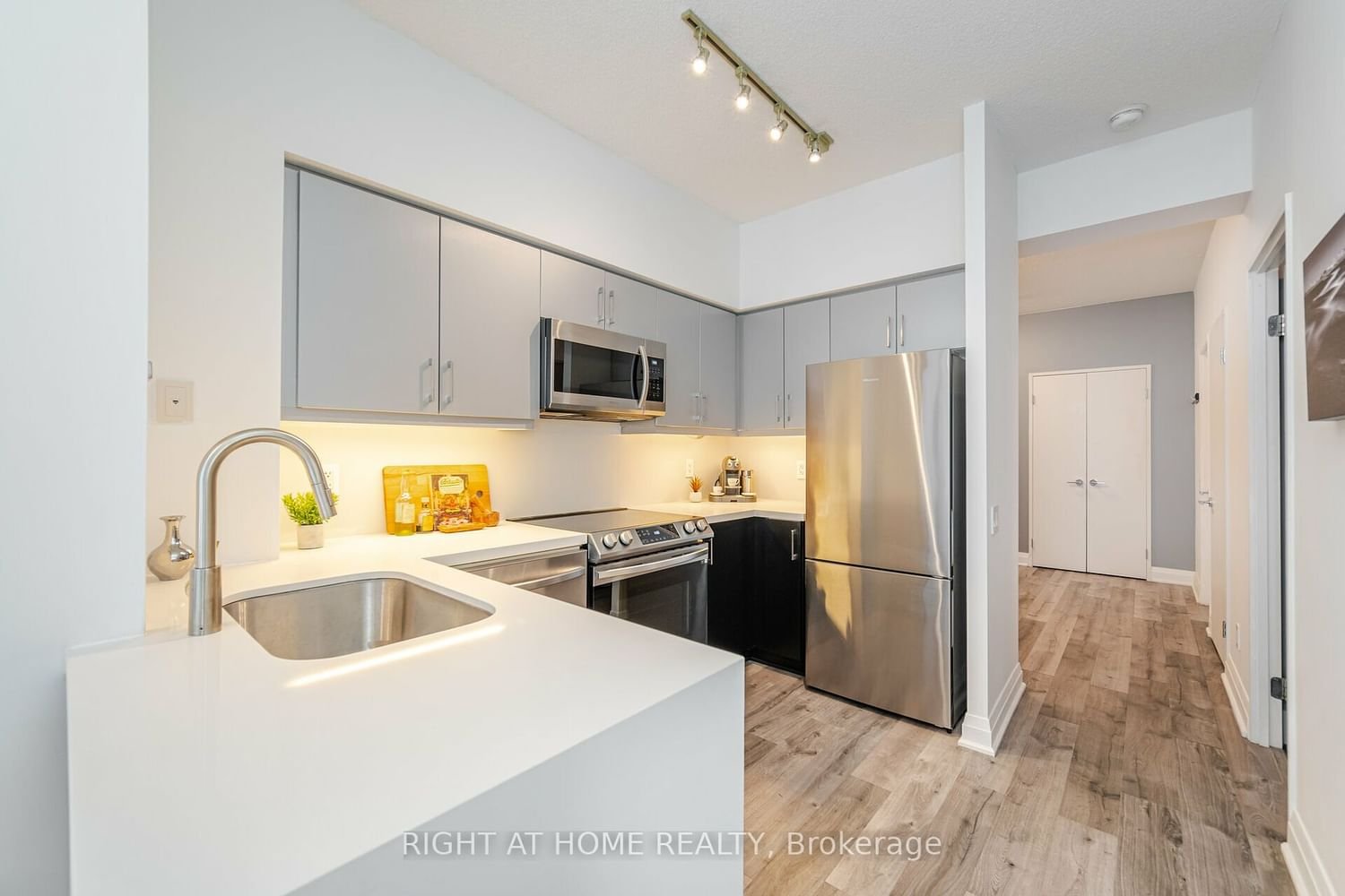 83 Redpath Ave, unit 808 for sale - image #5