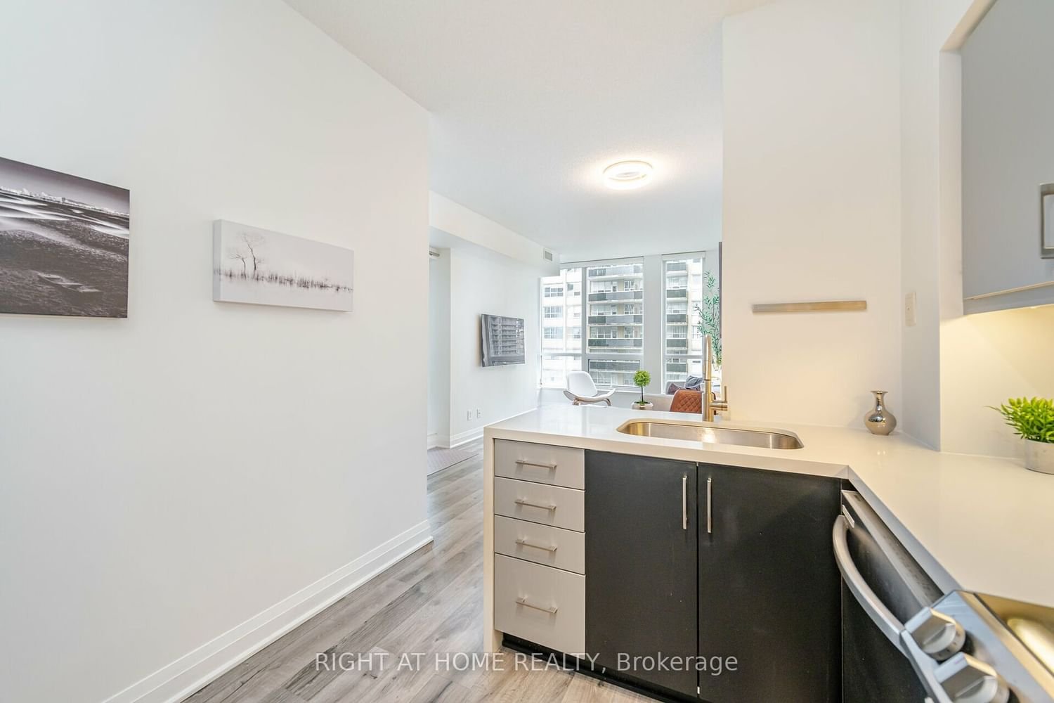 83 Redpath Ave, unit 808 for sale - image #6