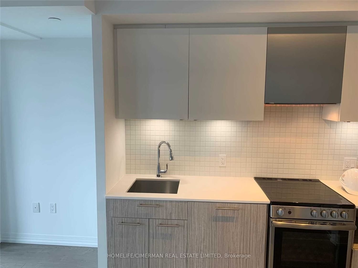 251 Jarvis St, unit 811 for rent - image #3