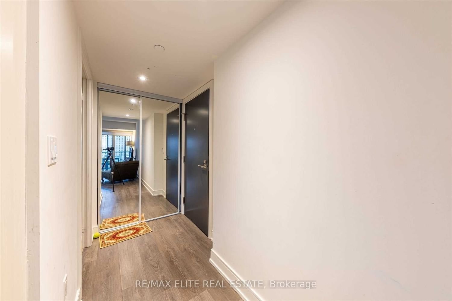 89 Mcgill St, unit 902 for rent - image #2