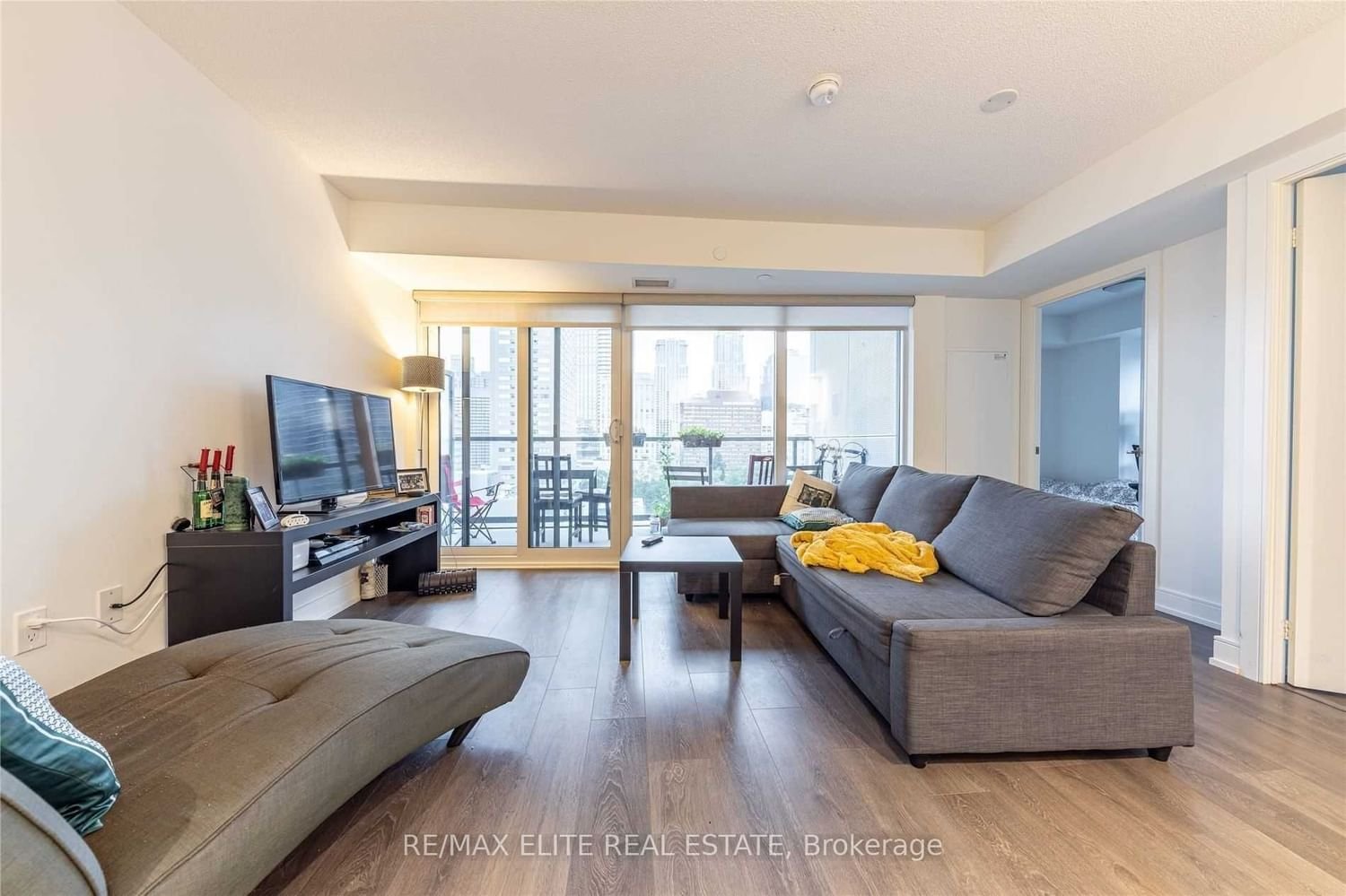 89 Mcgill St, unit 902 for rent - image #6