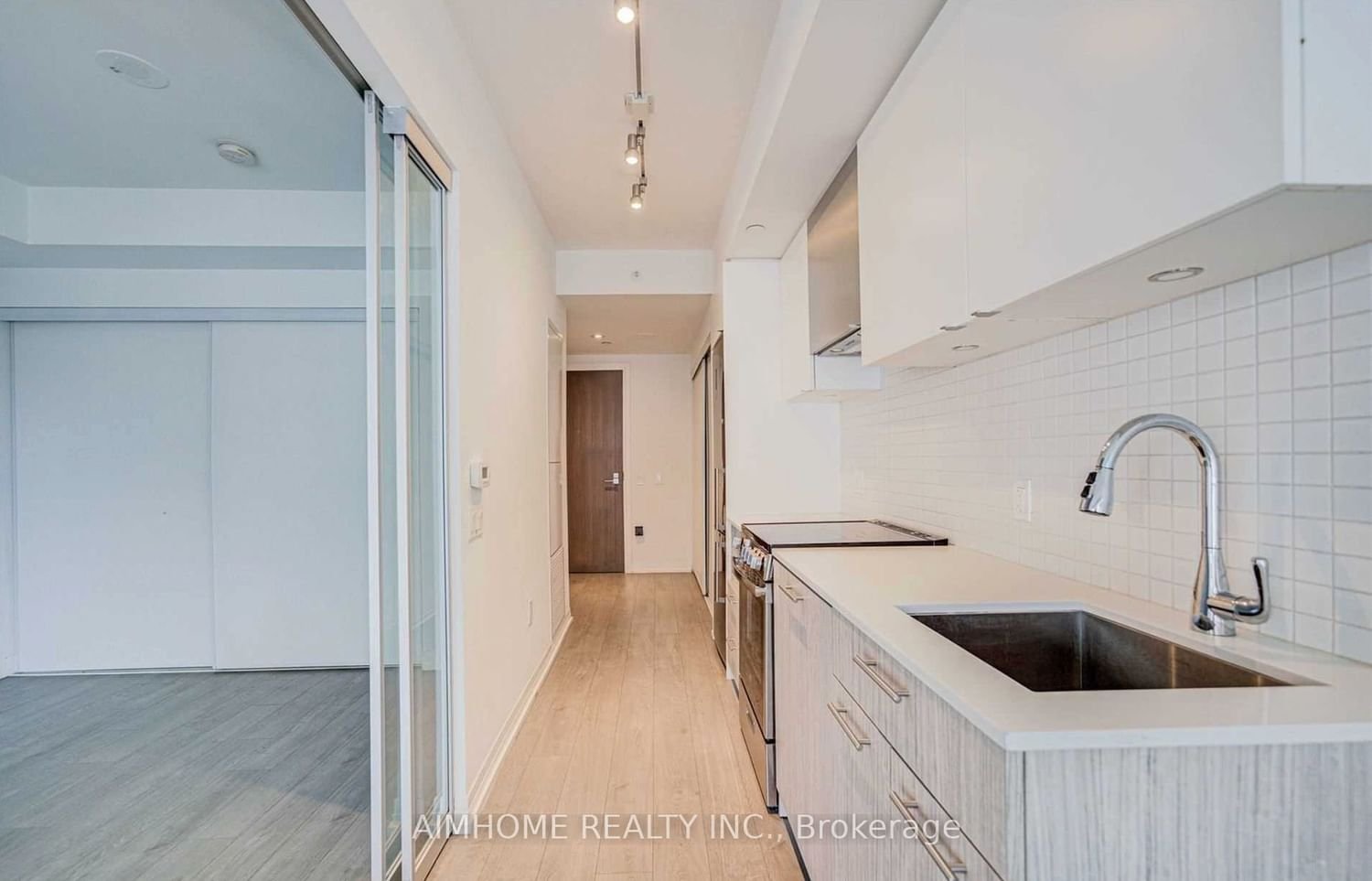 251 Jarvis St, unit 823 for rent - image #10