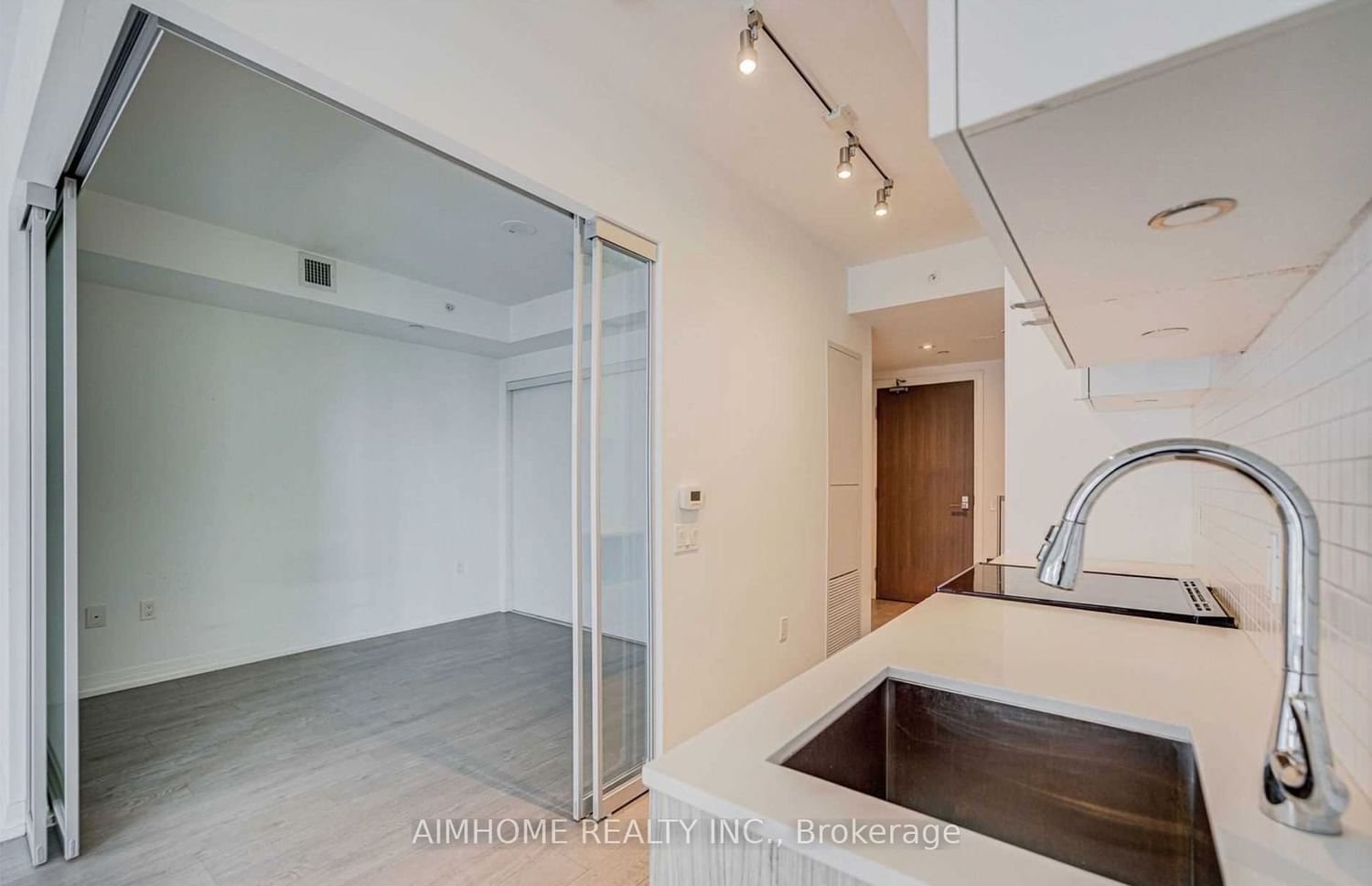 251 Jarvis St, unit 823 for rent - image #11