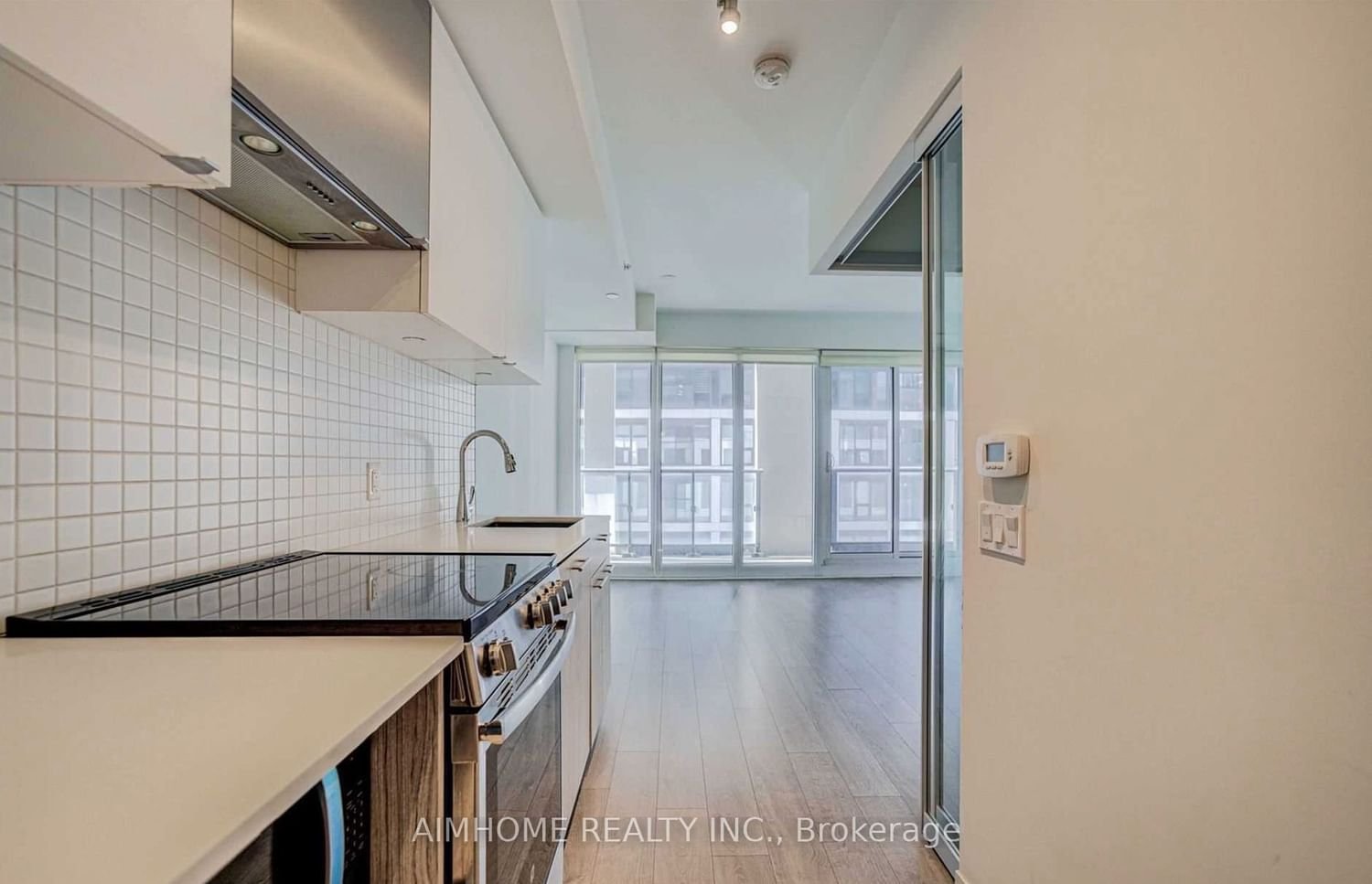 251 Jarvis St, unit 823 for rent - image #12