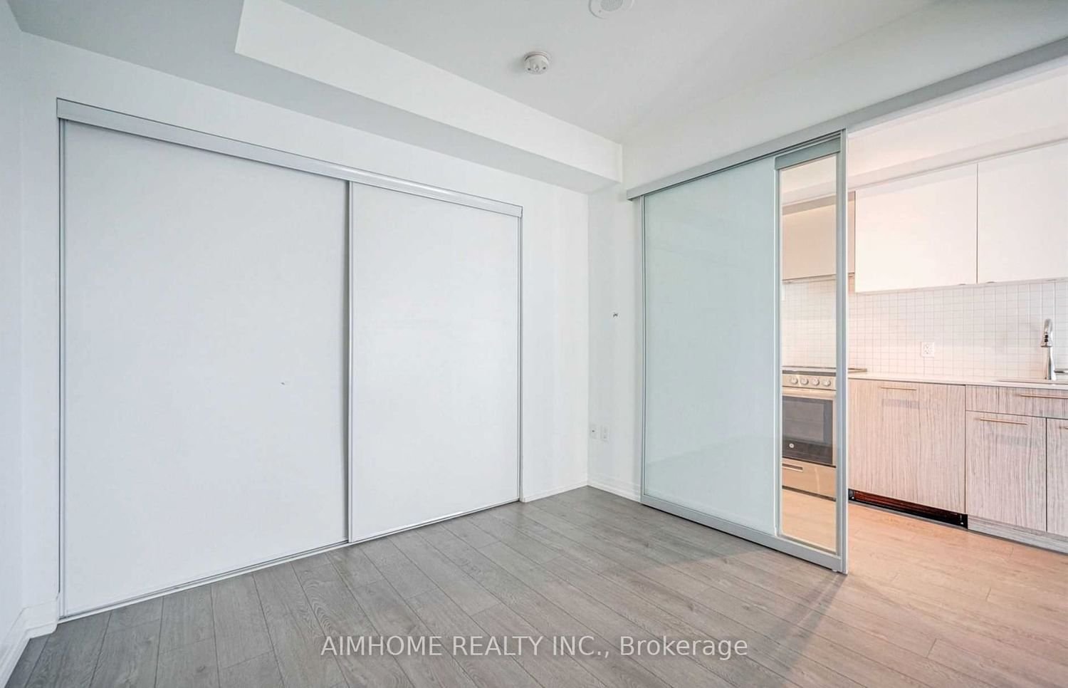 251 Jarvis St, unit 823 for rent - image #14