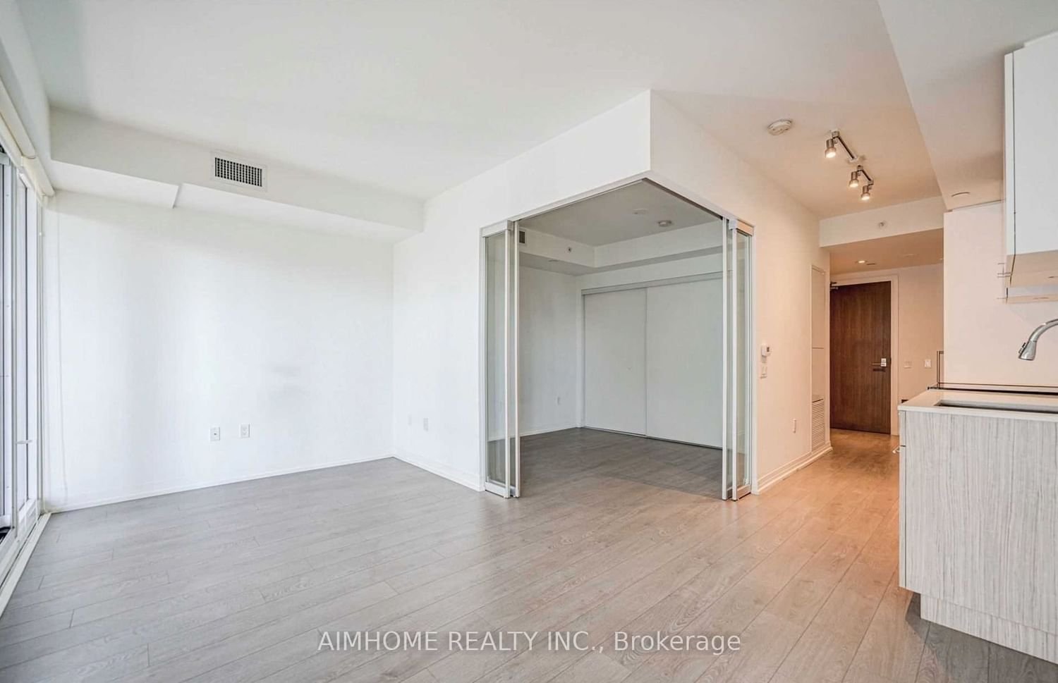 251 Jarvis St, unit 823 for rent - image #17