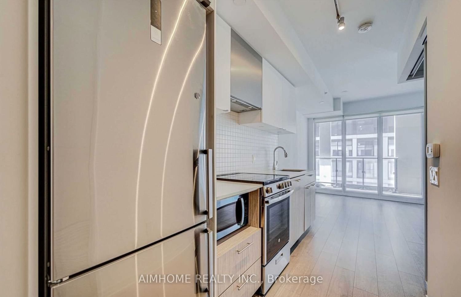251 Jarvis St, unit 823 for rent - image #6